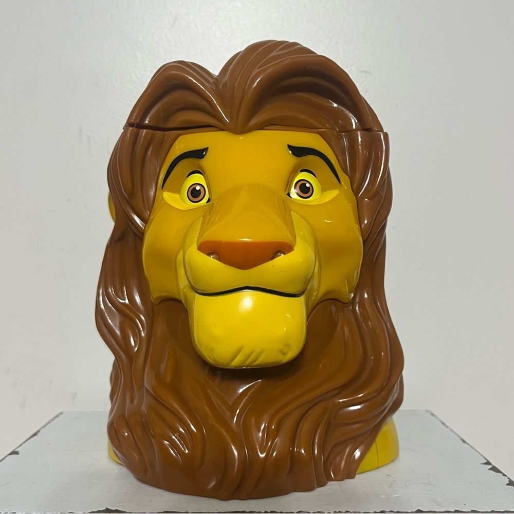 Disney on Ice The Lion King Simba Flip Lid Plastic Mug‎ Cup 20.5 oz